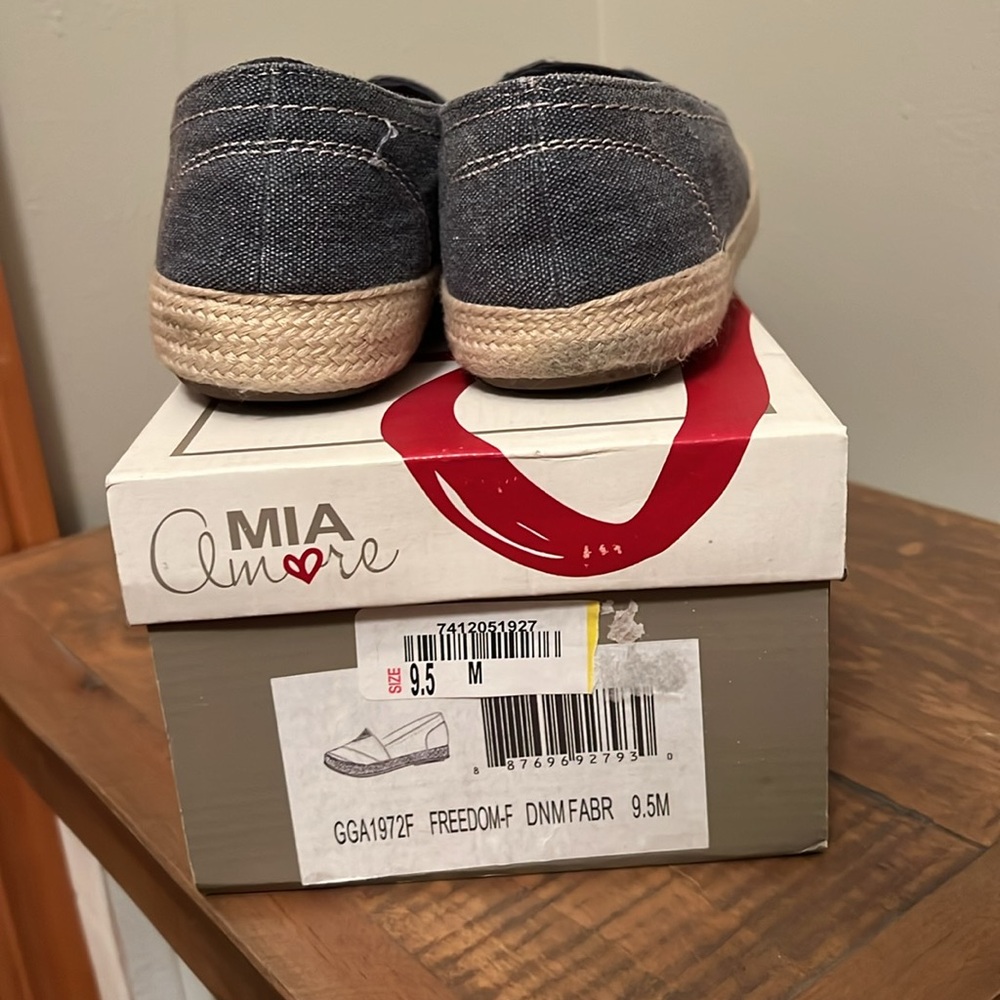 Mia Amore Memory Foam Flats - Picture 6 of 7